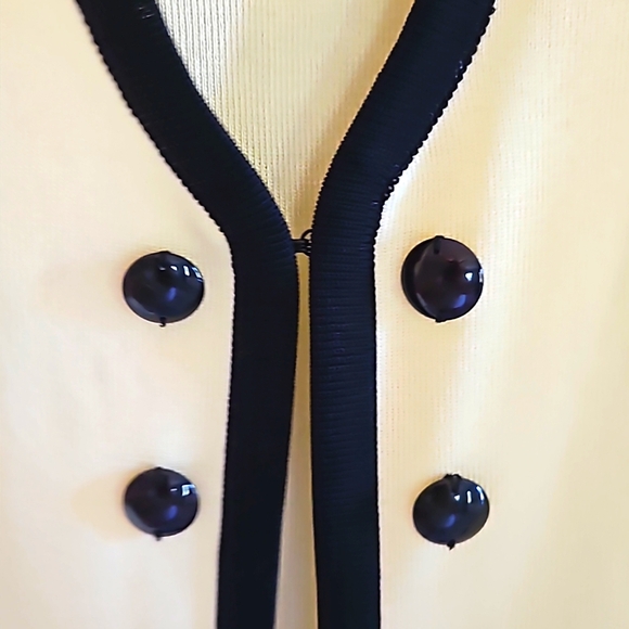 Ming Wang Yellow Contrast Button Knit Blazer - Picture 4 of 7